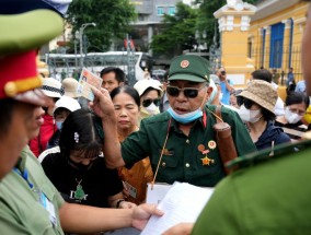 越南大亨张美兰被判处死刑，面临新的欺诈审判